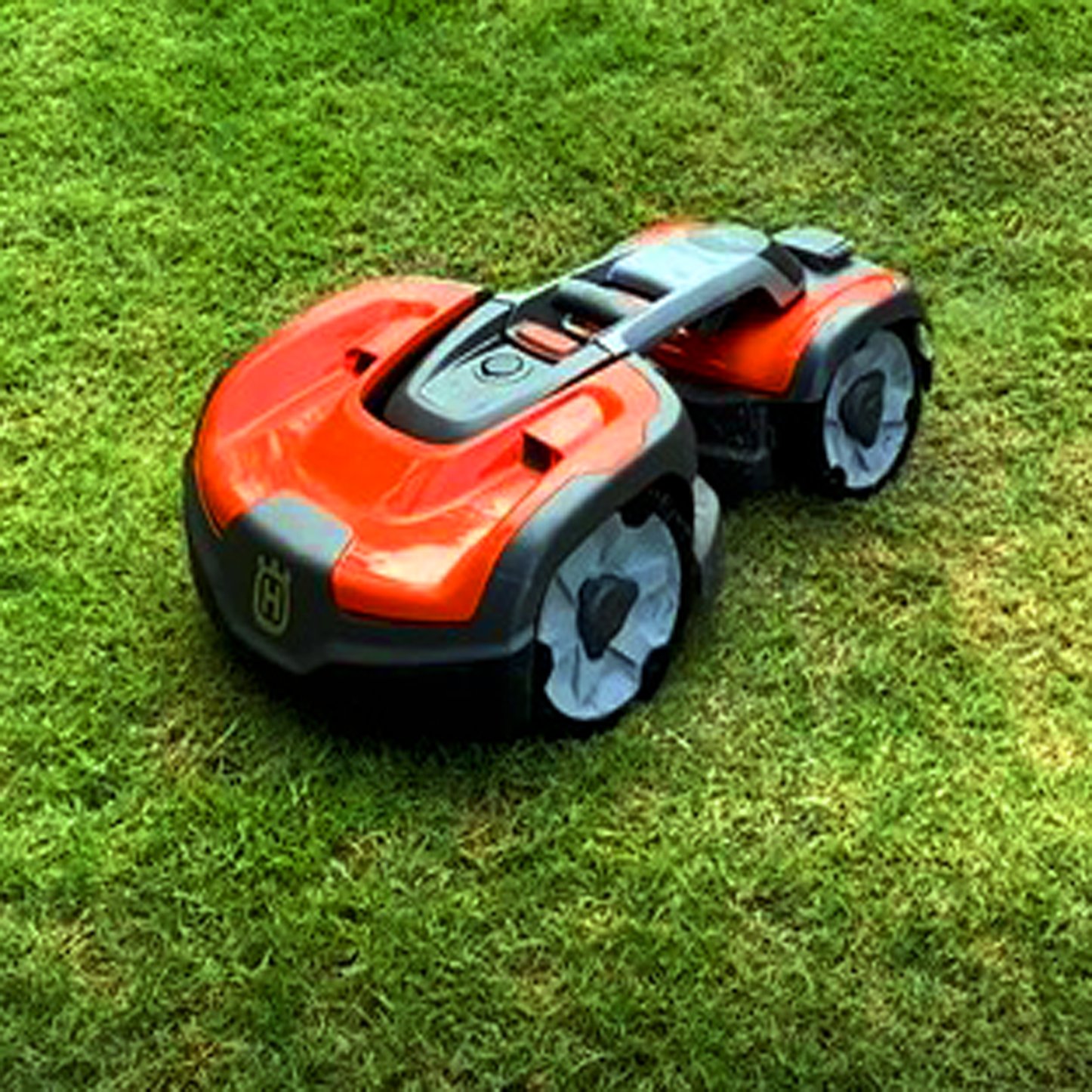 4 Ways Robotic Lawnmowers Improve Your Lawn and Your Life
